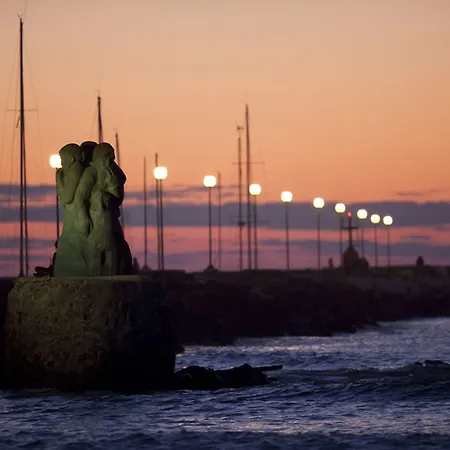 普拉亚酒店 3* 维亚雷焦